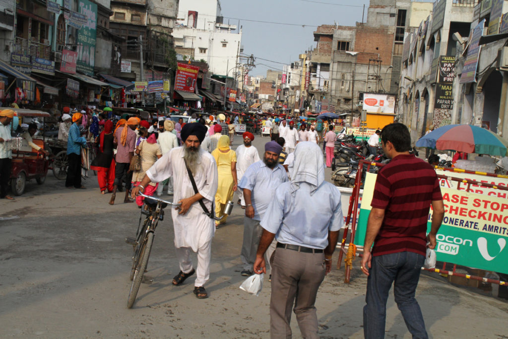 Straat in Amritsar, India - Recept voor Vegetarische Jalfrezi